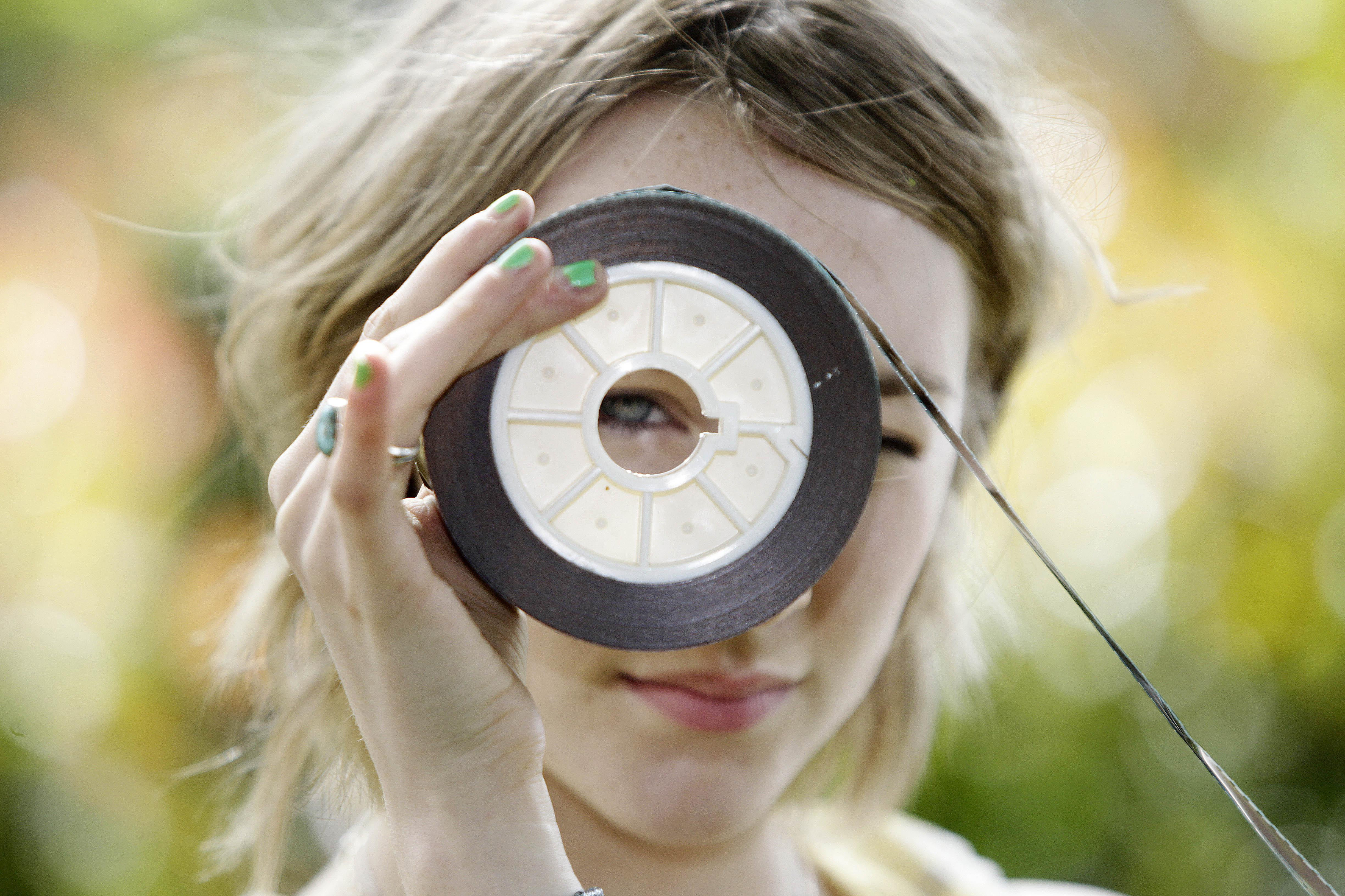 Raising dion сериал. Look through the fabric. Sketchbook онлайн. компьютерные игры лили. First look through.