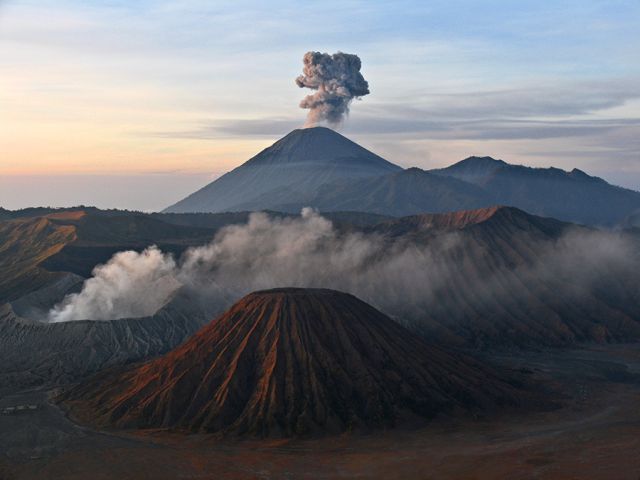 amazing volcanoes 640 12